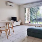Charming & Bright Flat With Ac Garden 300m And Closed Garage - Benakey Appartement *
