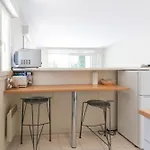Charming & Bright Flat With Ac Garden 300m And Closed Garage - Benakey Appartement *