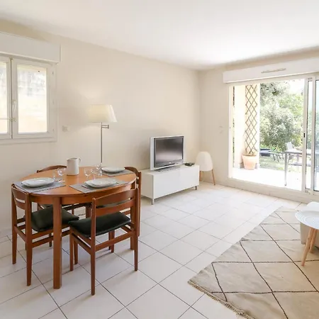 Apartment Charming & Bright Flat With Ac Garden 300m And Closed Garage - Benakey *
