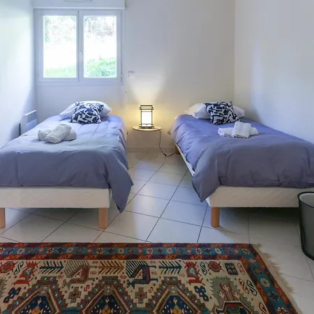 Charming & Bright Flat With Ac Garden 300m And Closed Garage - Benakey Apartment Cannes