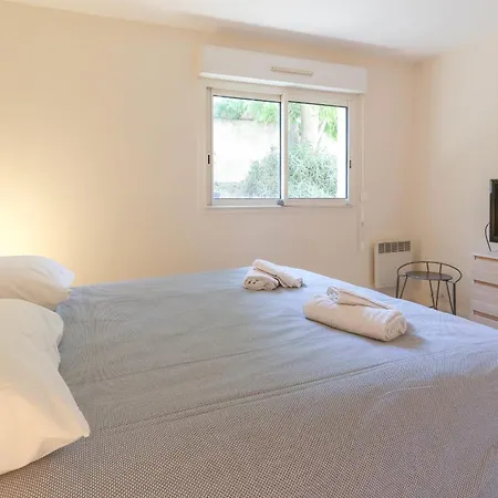 Charming & Bright Flat With Ac Garden 300m And Closed Garage - Benakey