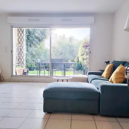 Charming & Bright Flat With Ac Garden 300m And Closed Garage - Benakey *