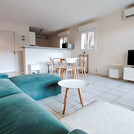 Charming & Bright Flat With Ac Garden 300m And Closed Garage - Benakey 公寓