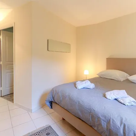 公寓 Charming & Bright Flat With Ac Garden 300m And Closed Garage - Benakey