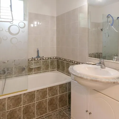 Charming & Bright Flat With Ac Garden 300m And Closed Garage - Benakey 戛纳